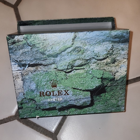 Box, Paperwork, Wallet, Another Box - Picture 4 of 11